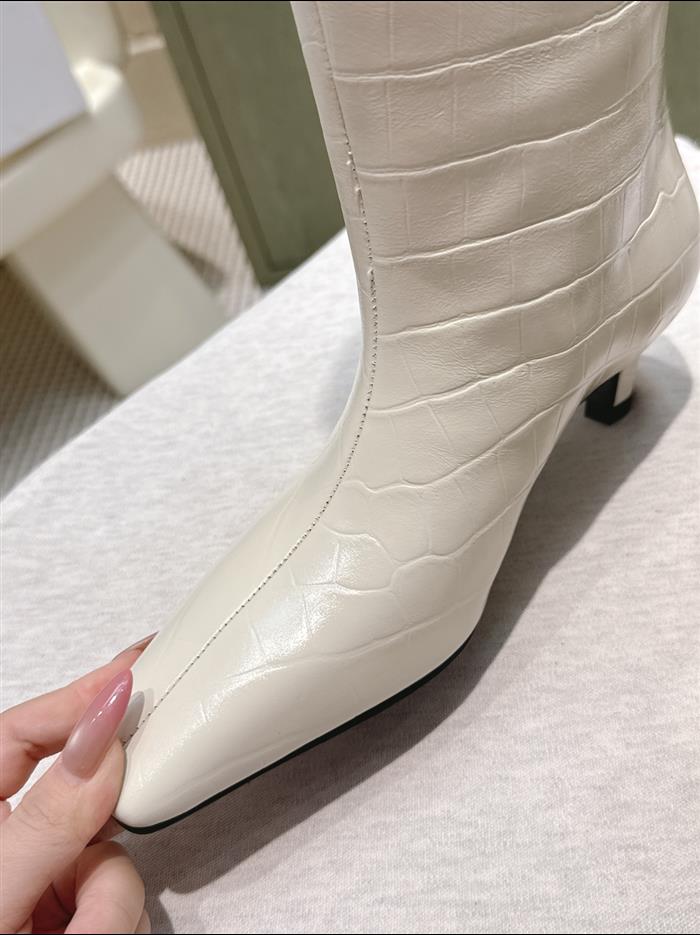 20251128174411210 460